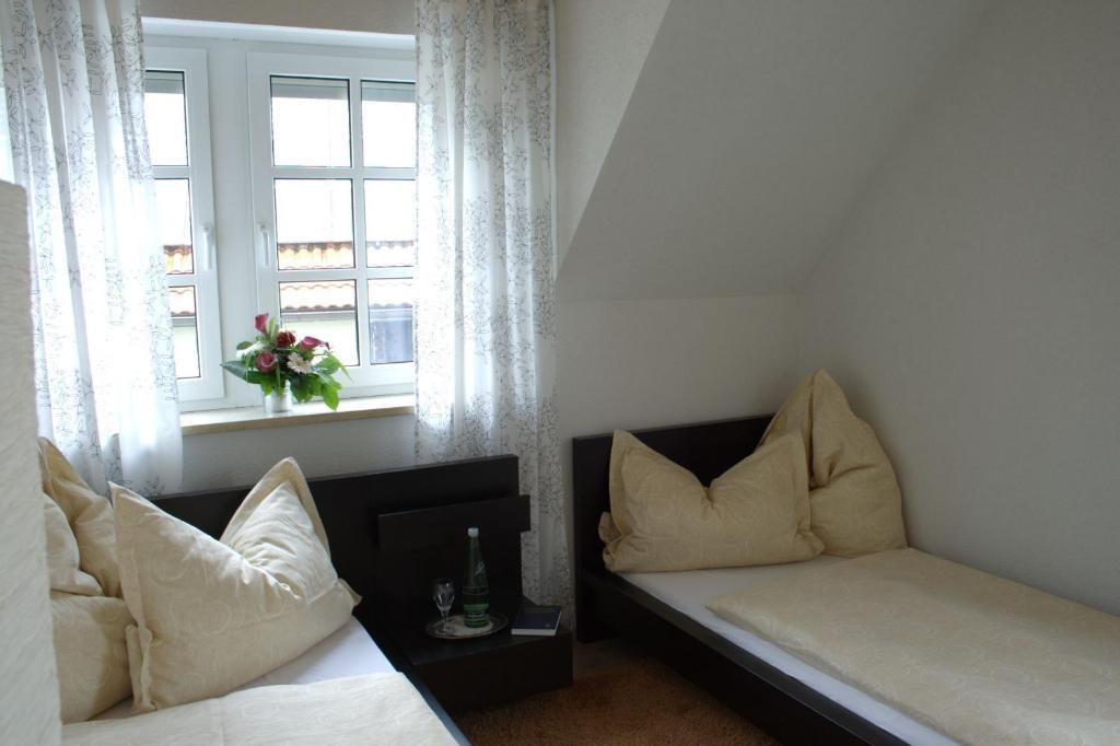 Landhotel Rangau Gasthof & Brennerei Markt Erlbach Kamer foto